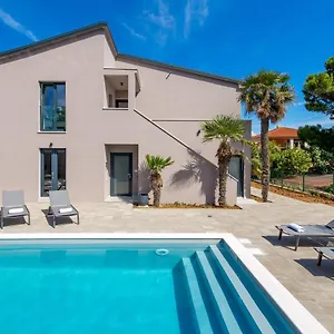  Apartment Destination Sea Ii